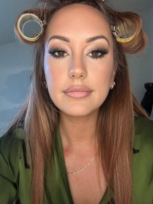 I’m available - Image 3